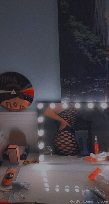 Full leaked Simpfucker private onlyfans photo