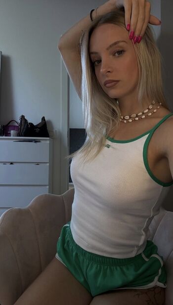 Full leaked Emily binder/ private onlyfans photo