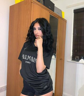 Full leaked Taqdeez yaazin private onlyfans photo