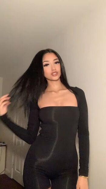 Full leaked Taqdeez yaazin private onlyfans photo