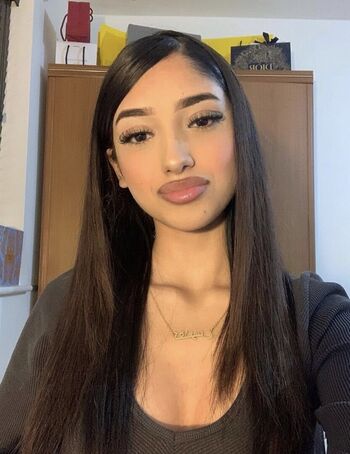 Full leaked Taqdeez yaazin private onlyfans photo