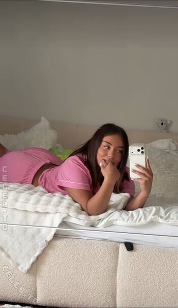 Full leaked Valonaash private onlyfans photo