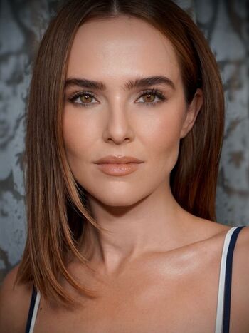 Full leaked Zoey deutch page private onlyfans photo
